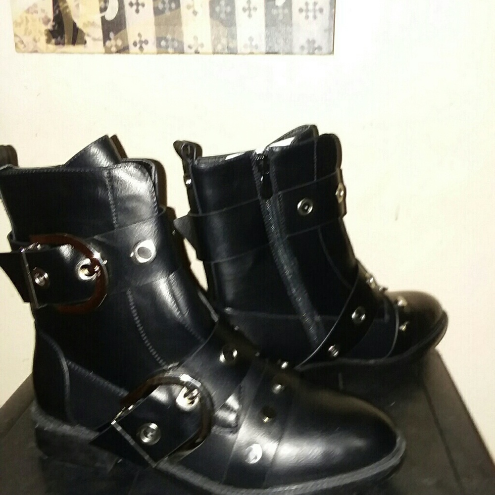 🎀🎊 1 pair of boots 🎊🎀